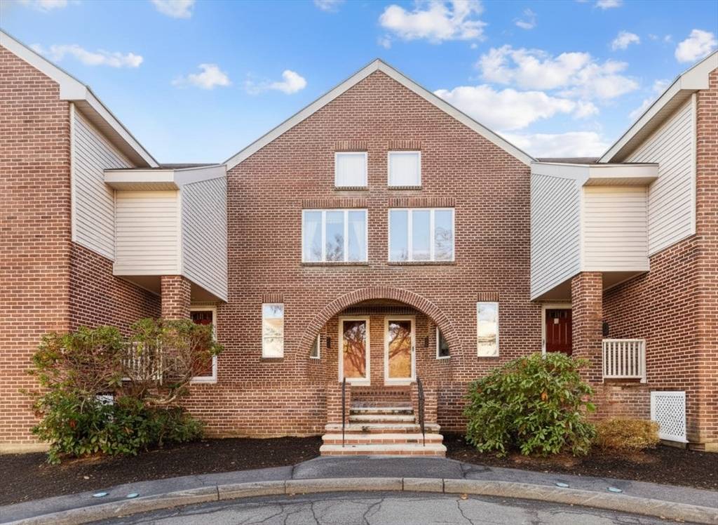 Ipswich, MA 01938,6 Mayfair Ct #6