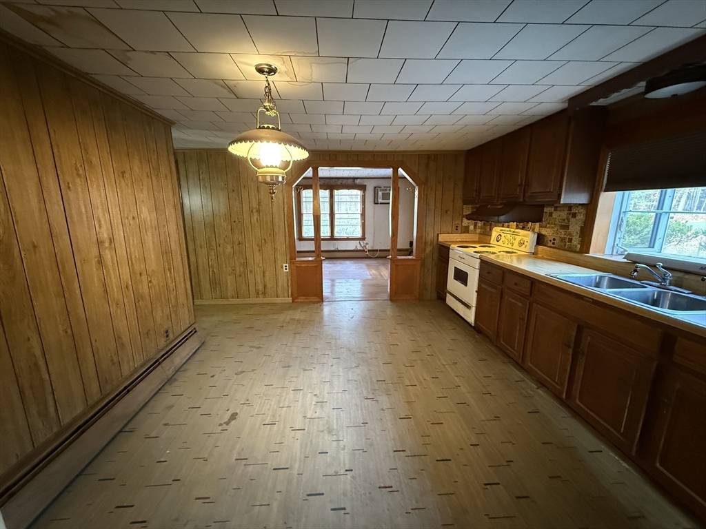 Tewksbury, MA 01876,11 Park Ave