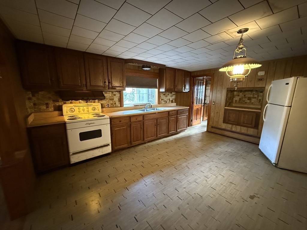 Tewksbury, MA 01876,11 Park Ave