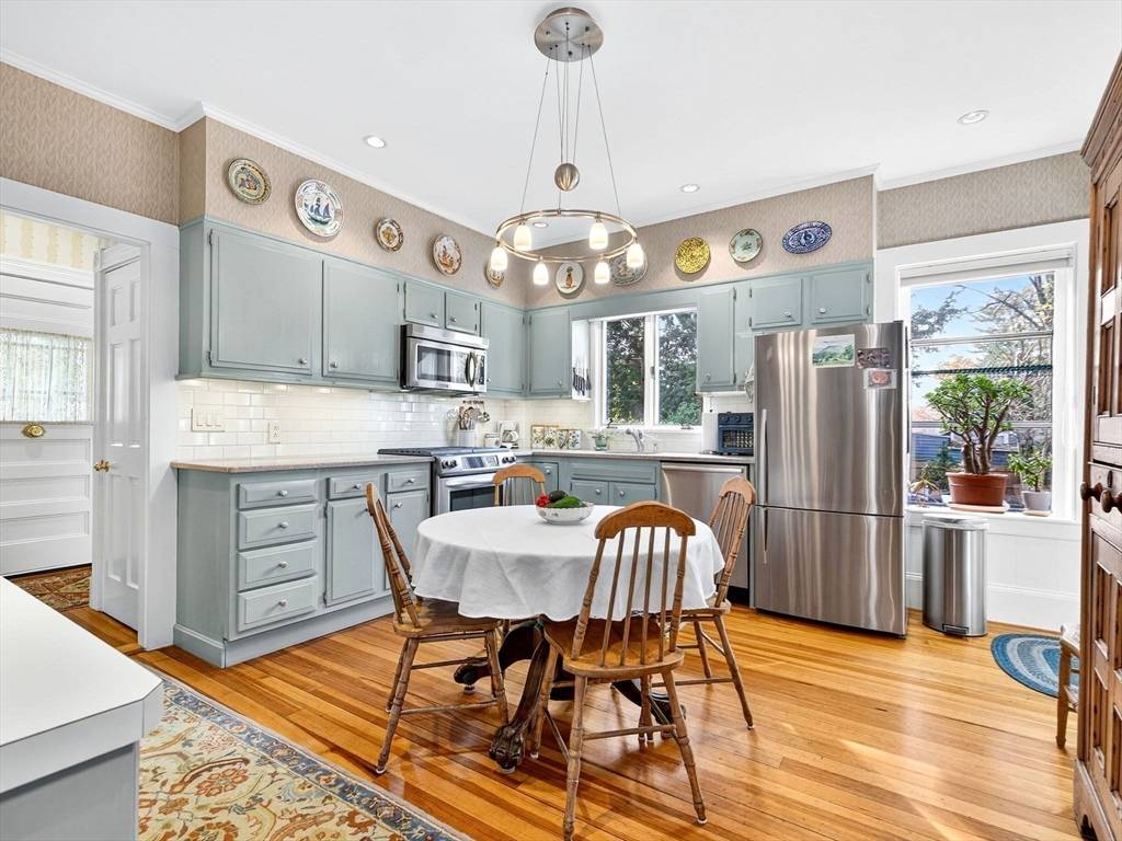 Wellesley, MA 02482,32 Donizetti St