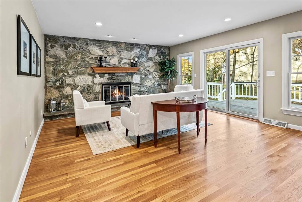 Framingham, MA 01702,10 Foothill Rd