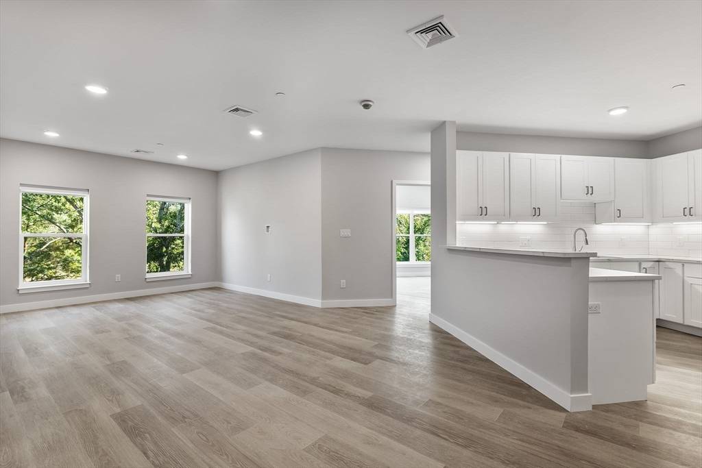 Woburn, MA 01801,59 Mill Street #116