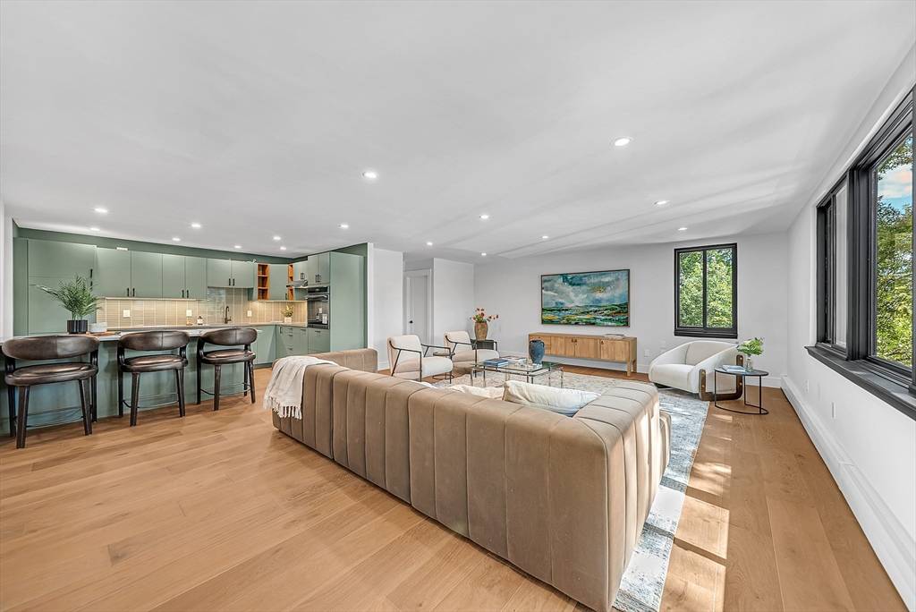 Newton, MA 02460,935 Washington St #8