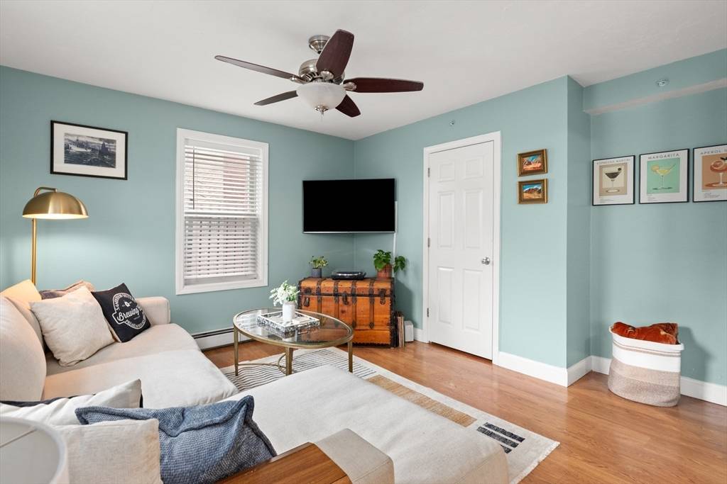 Salem, MA 01970,39 1/2 Harbor St #1