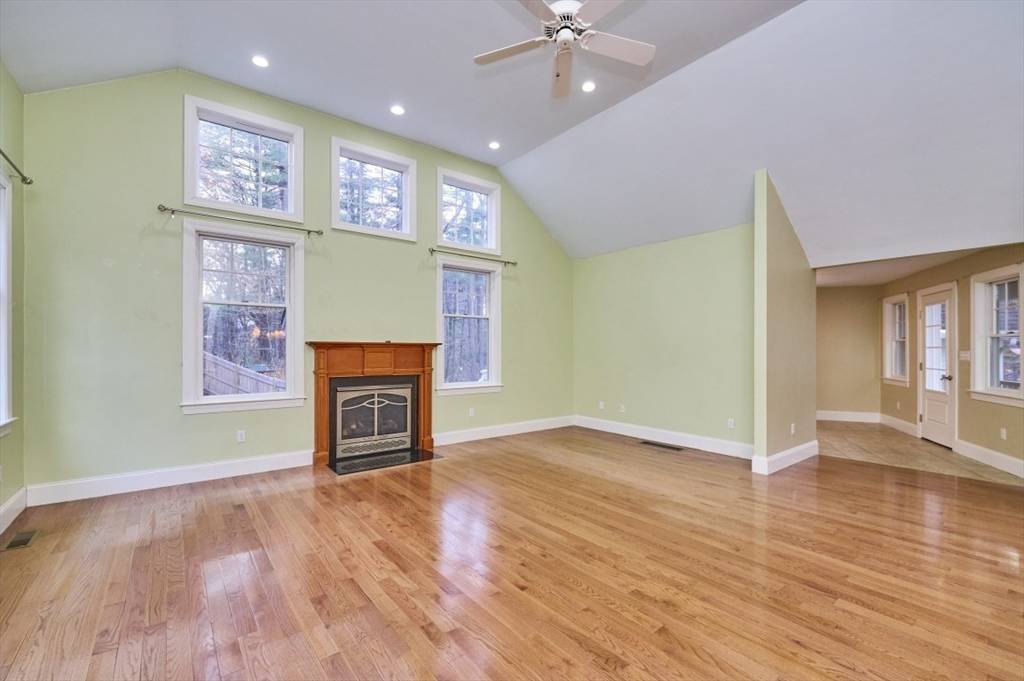 Carlisle, MA 01741,282 Brook St