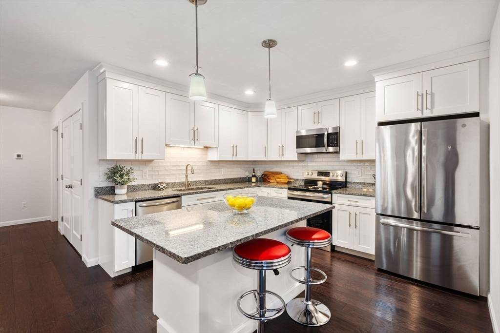 Foxboro, MA 02035,1 Roseland St #A-1