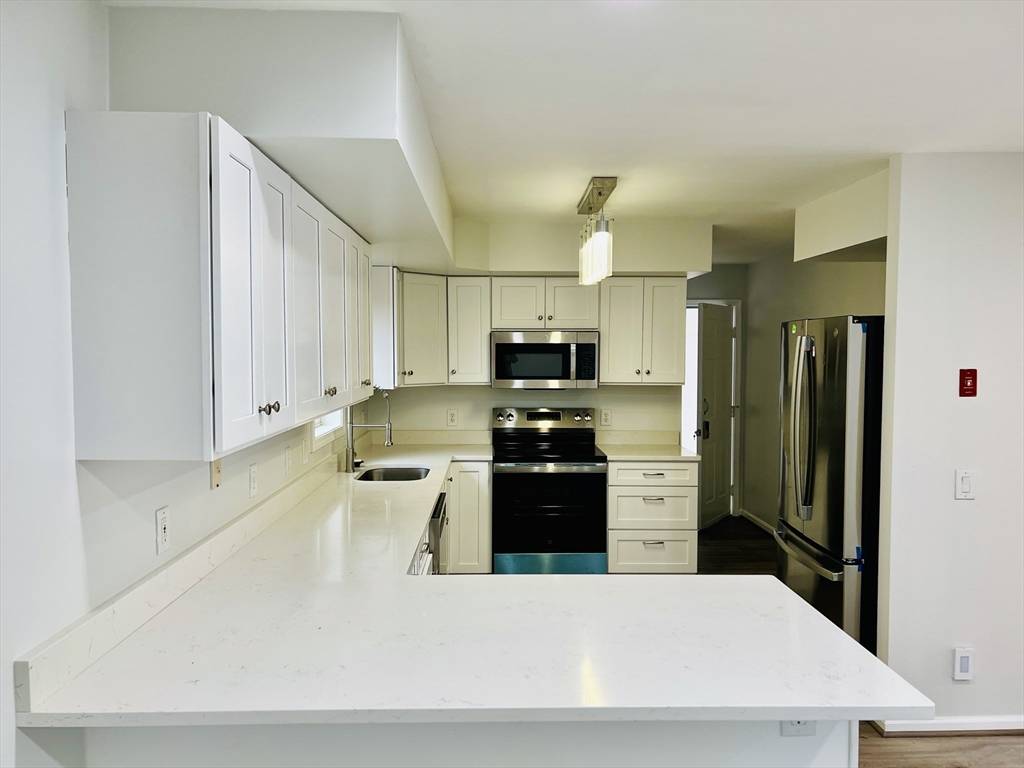 Framingham, MA 01702,8 Dunning Ave