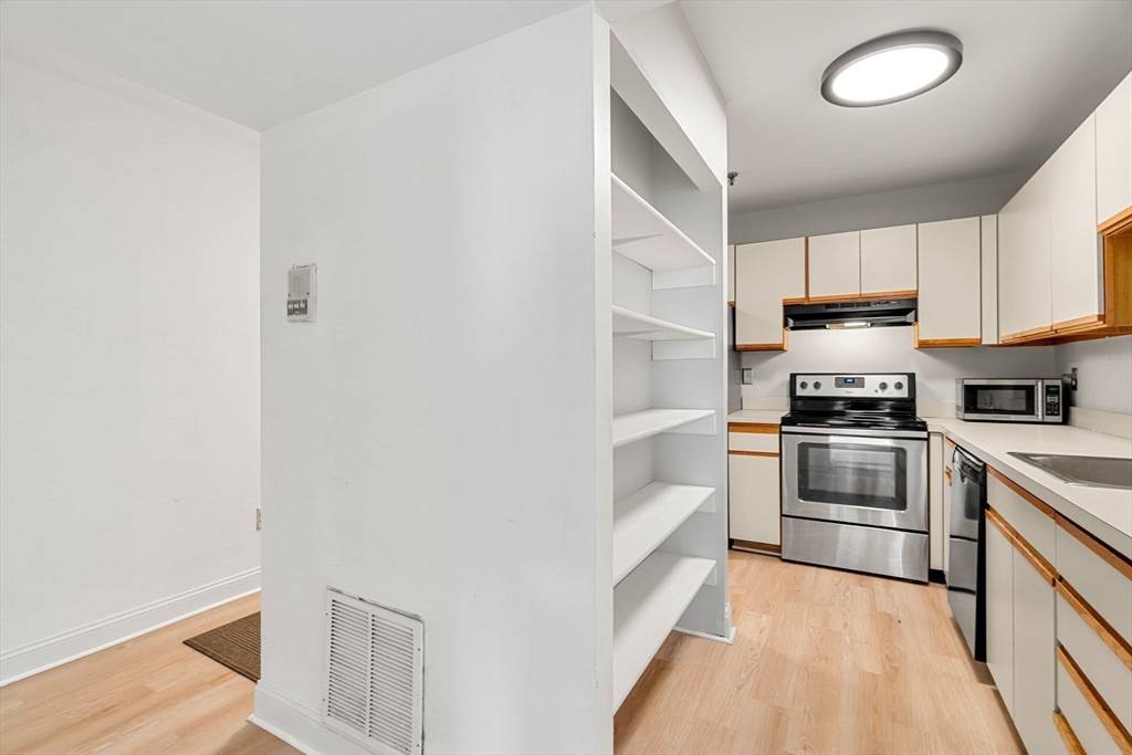 Lowell, MA 01852,201 Thorndike #2-312