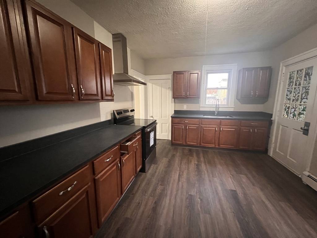 Chicopee, MA 01013,37 Kimball St