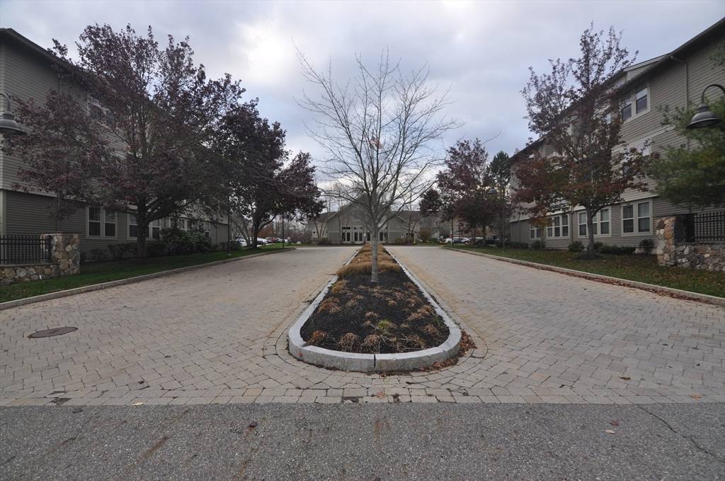 North Andover, MA 01845,2 Harvest Drive #209