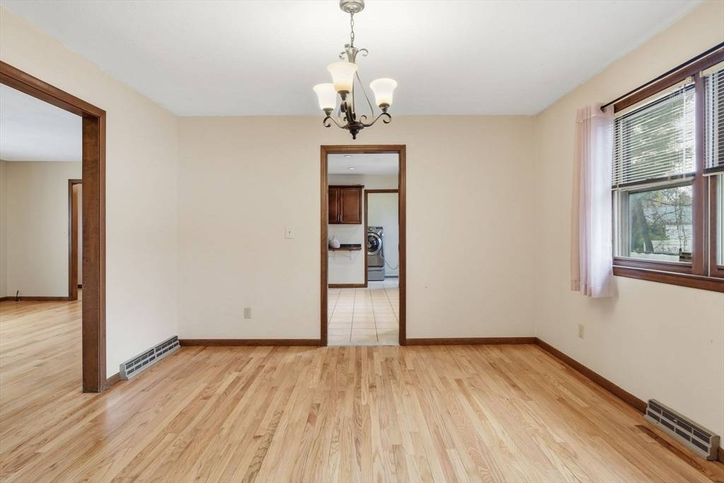 Longmeadow, MA 01106,136 Fenwood Road