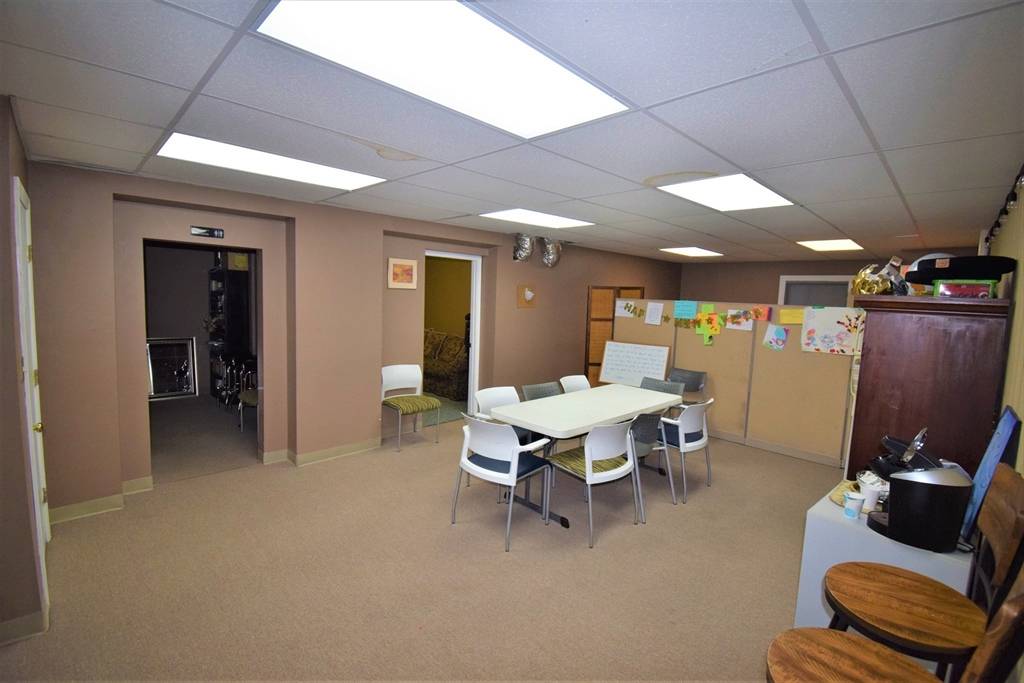 Kingston, NH 03848,160 Main #D