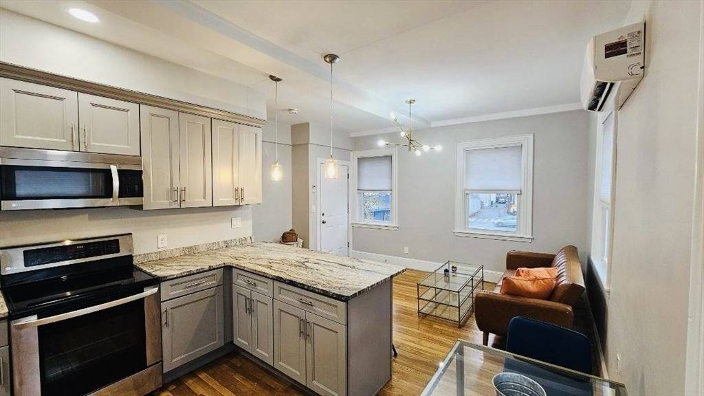 Salem, MA 01970,132 North #4