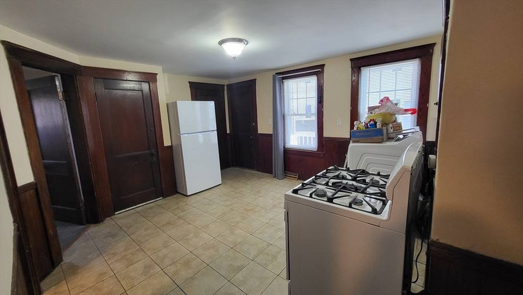 Lowell, MA 01851,9 Bradstreet Avenue #9