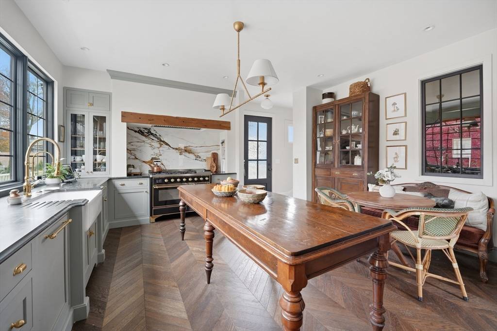 Holyoke, MA 01040,151 Lincoln Street