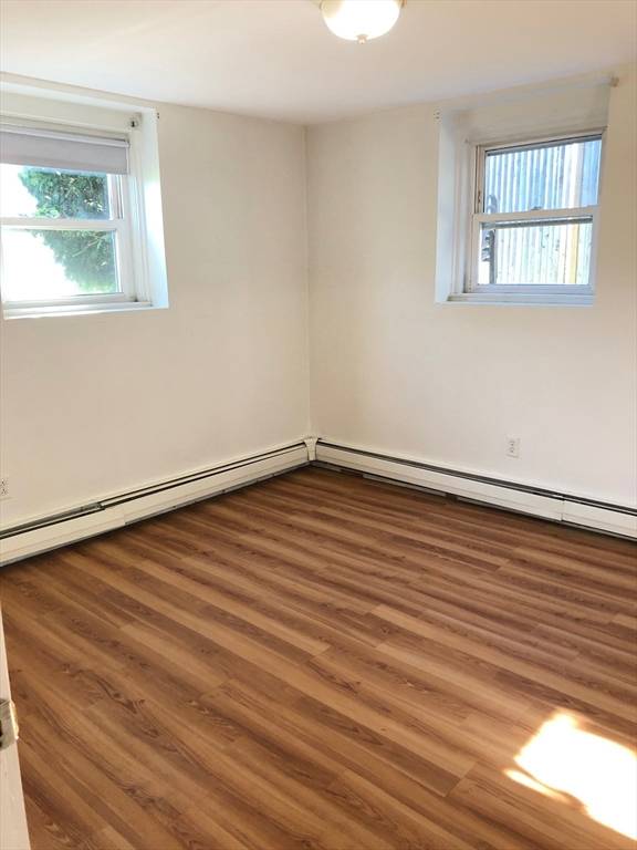 Marblehead, MA 01945,19 Vine St #1