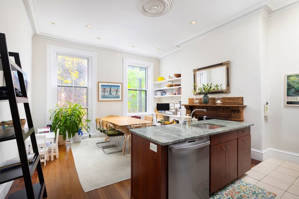 Boston, MA 02115,380 Marlborough Street #4