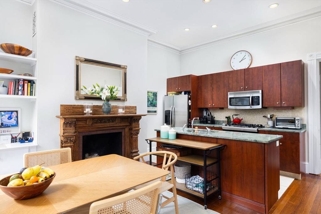 Boston, MA 02115,380 Marlborough Street #4