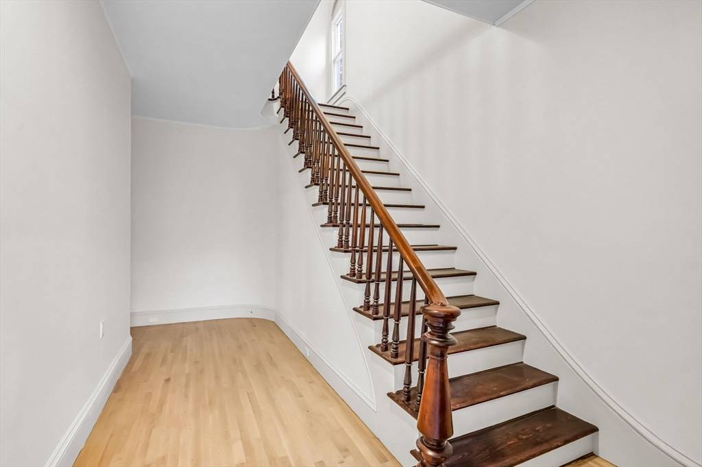 Amherst, MA 01002,48 Gray St