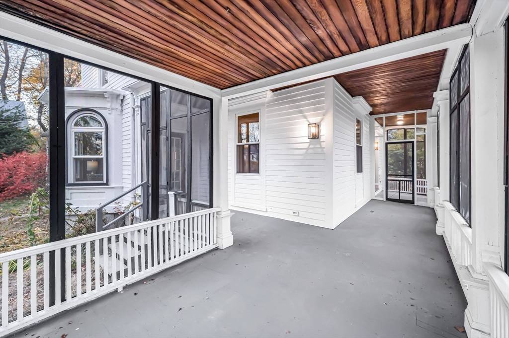 Amherst, MA 01002,48 Gray St