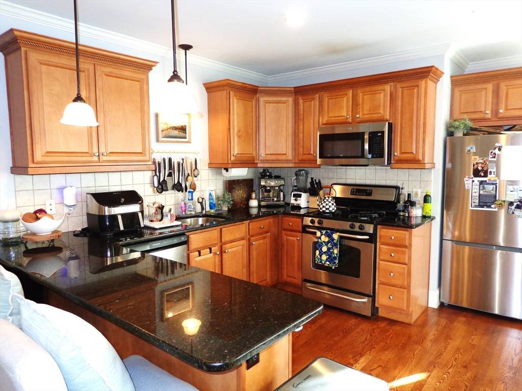 Waltham, MA 02451,17 Robbins St. #1-1