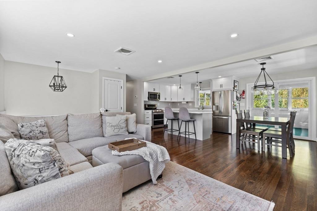 Dedham, MA 02026,193 Bonham Rd #1