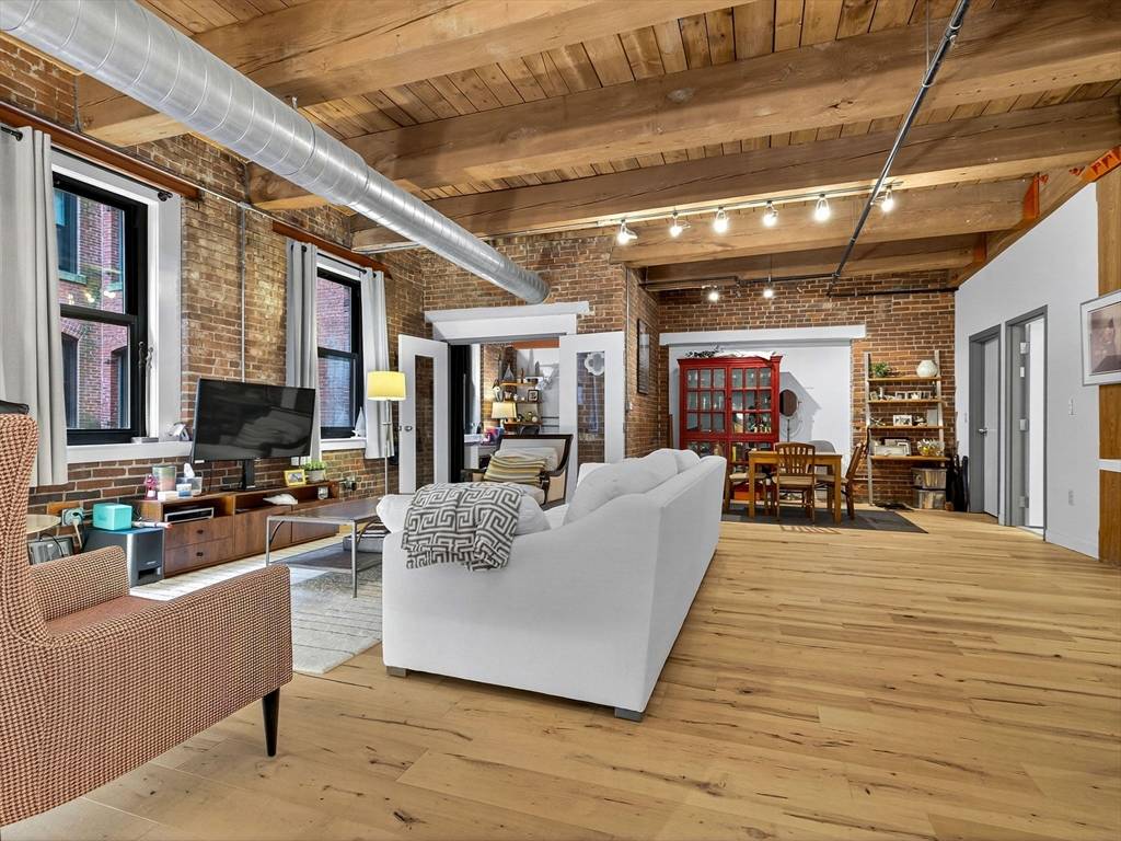 Boston, MA 02127,9 West Broadway #206