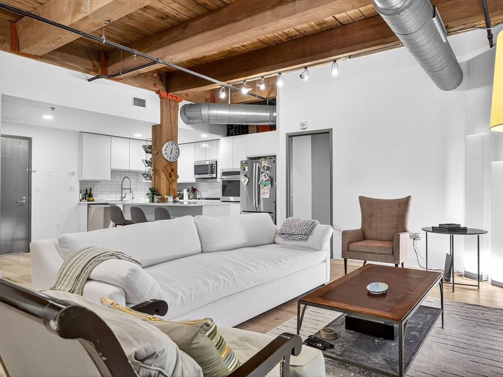 Boston, MA 02127,9 West Broadway #206