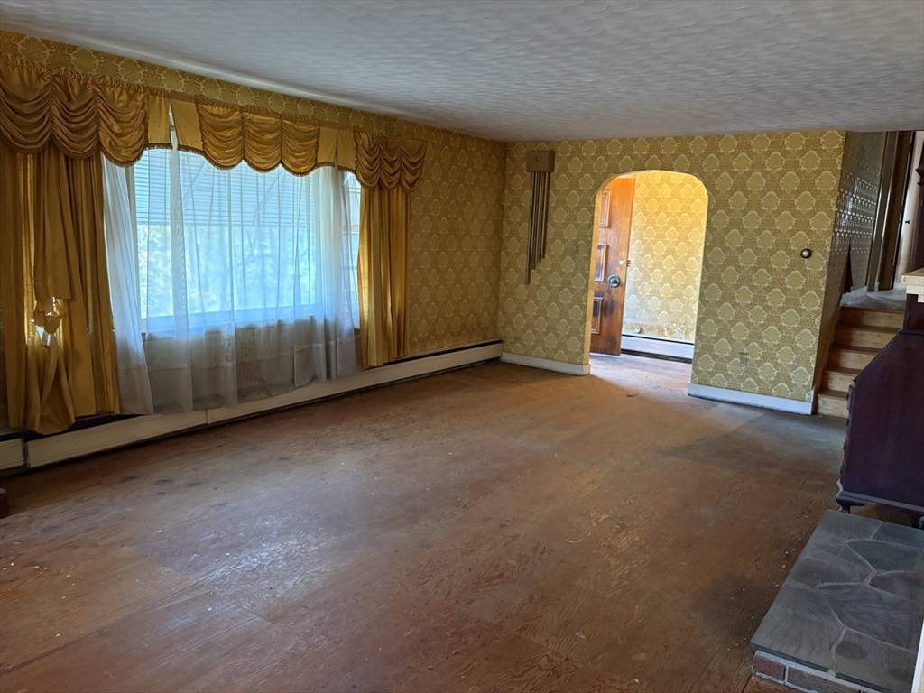 Worcester, MA 01603,22 Roy St