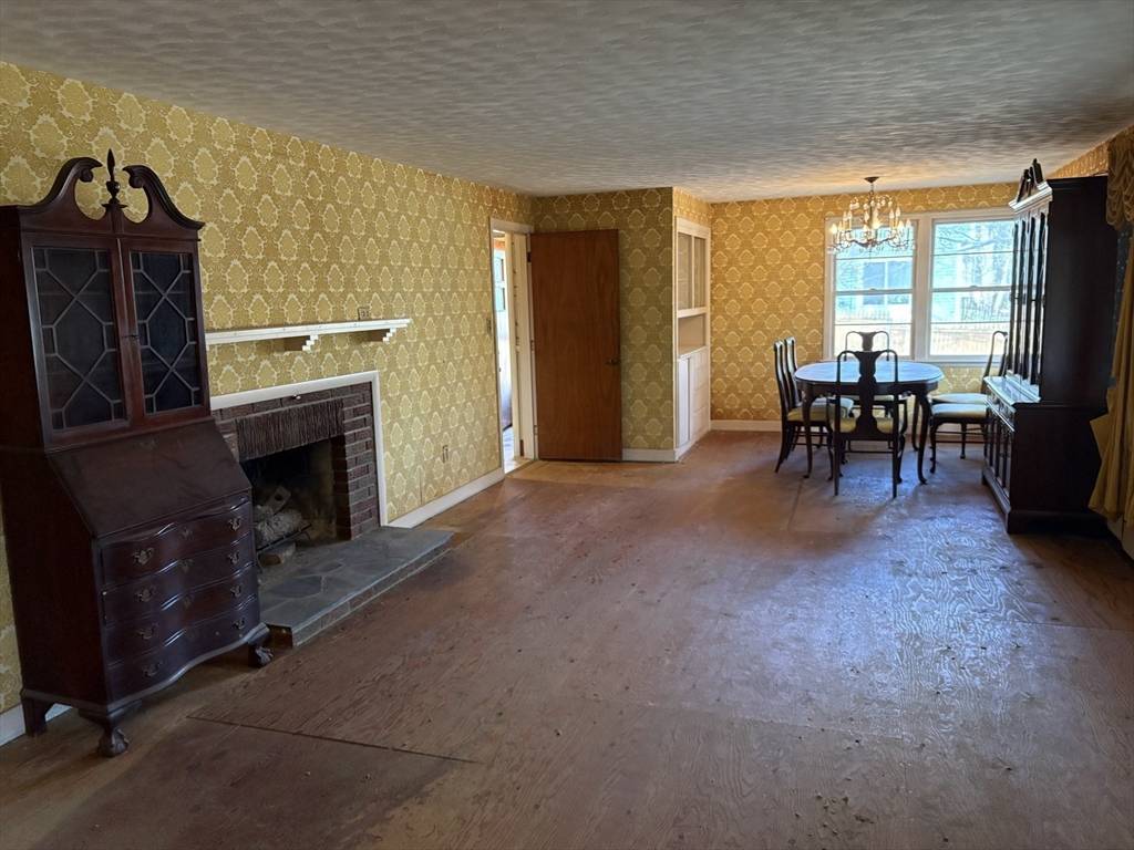 Worcester, MA 01603,22 Roy St