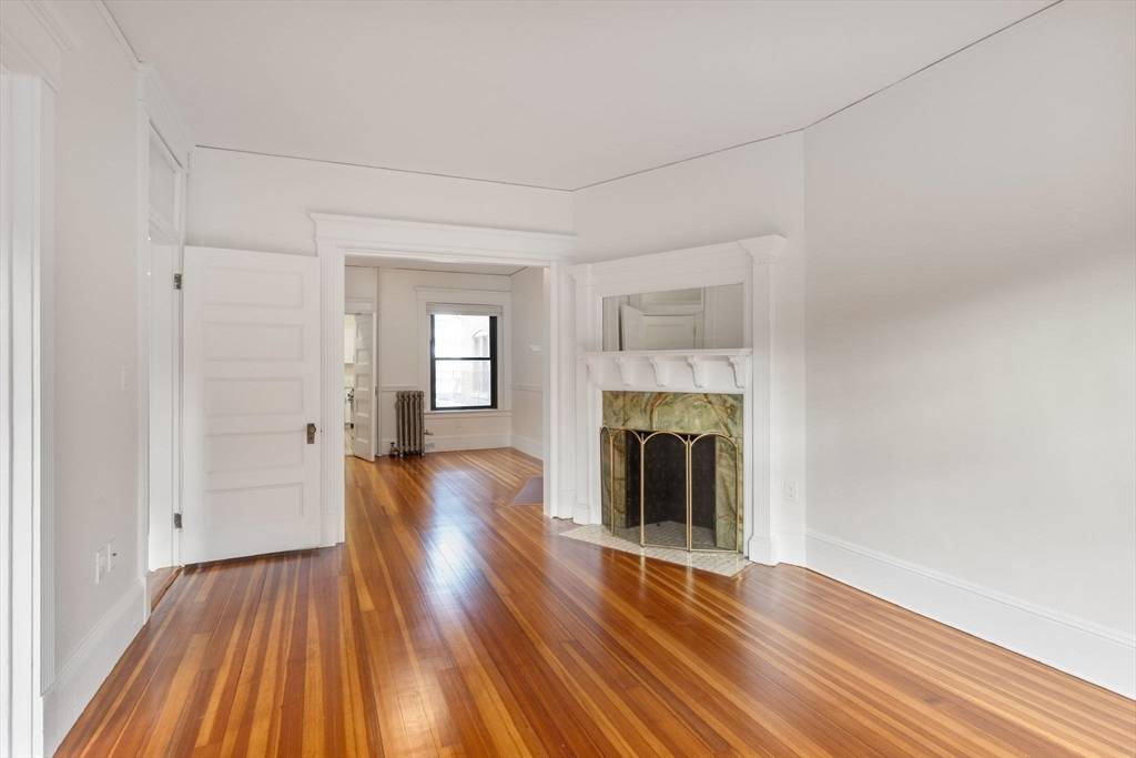 Brookline, MA 02446,5 Winchester #201