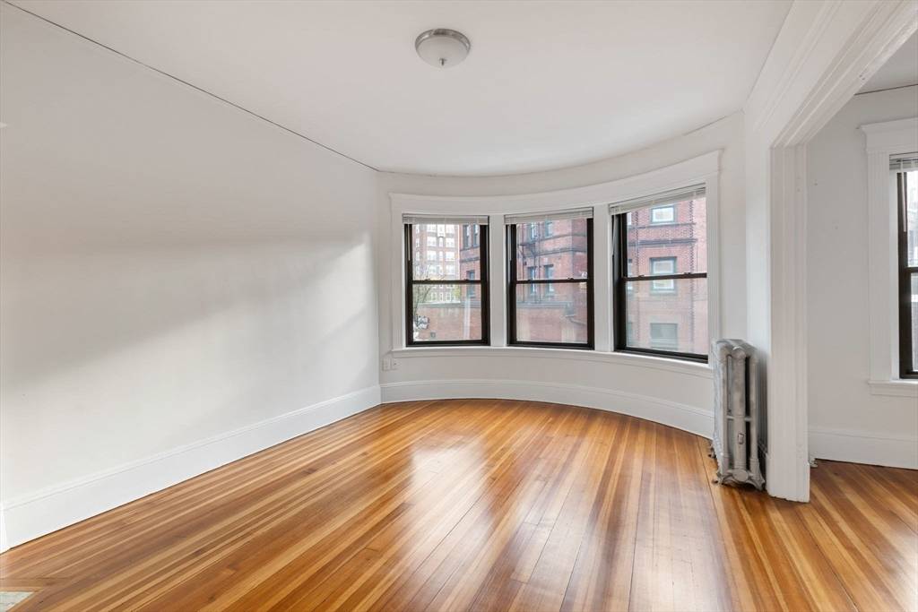 Brookline, MA 02446,5 Winchester #201