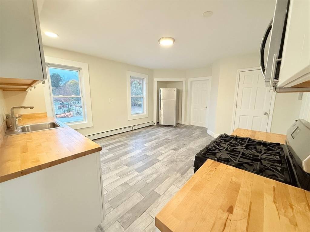 Clinton, MA 01510,116-118 Lawrence St #2