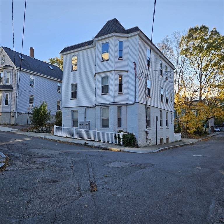 Brookline, MA 02445,14 Smythe St #3