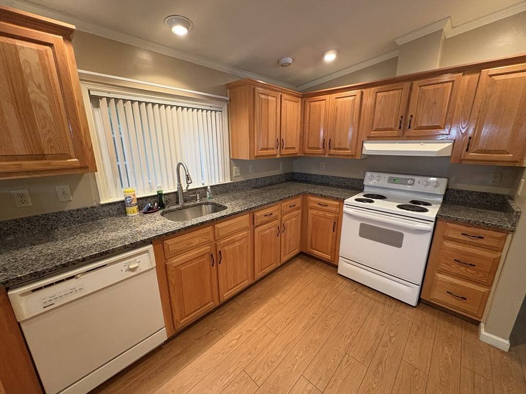 Taunton, MA 02780,51 Cobb Brook