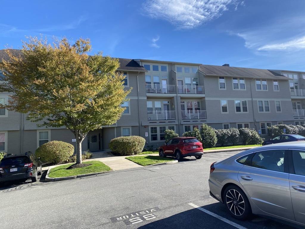 North Andover, MA 01845,3 Harvest Dr #303