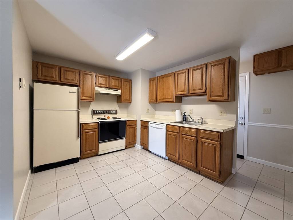 Shrewsbury, MA 01545,19 Maple Ave #3