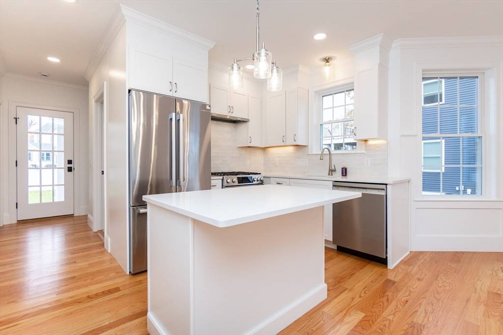 Medford, MA 02155,20 Sheridan Ave #20