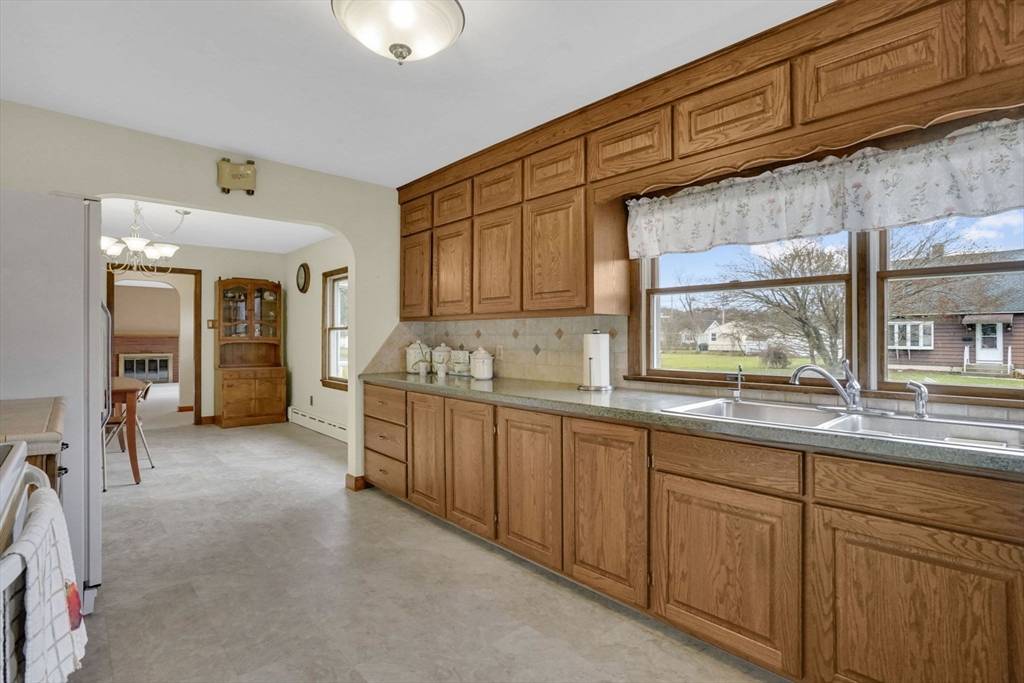 Chicopee, MA 01013,76 Roy St