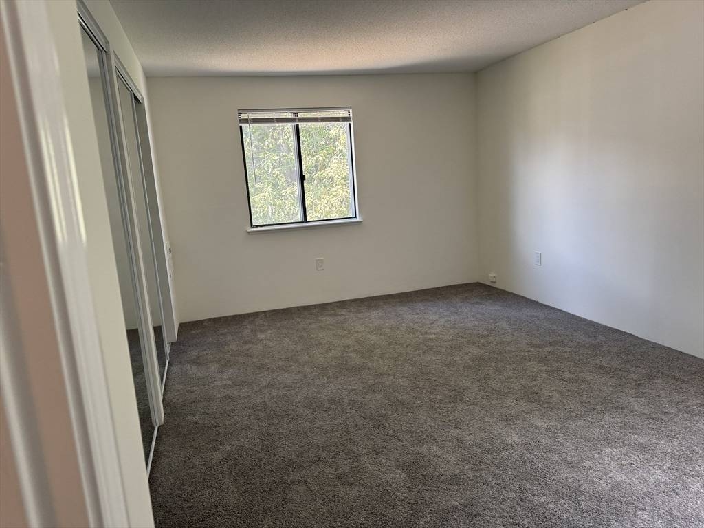 Natick, MA 01760,5 Village Rock Lane #24