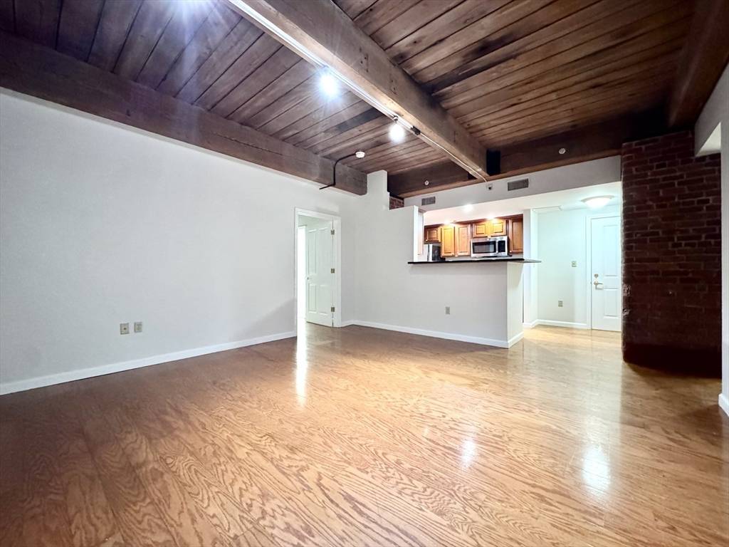 Framingham, MA 01702,4 Bishop Street #G17