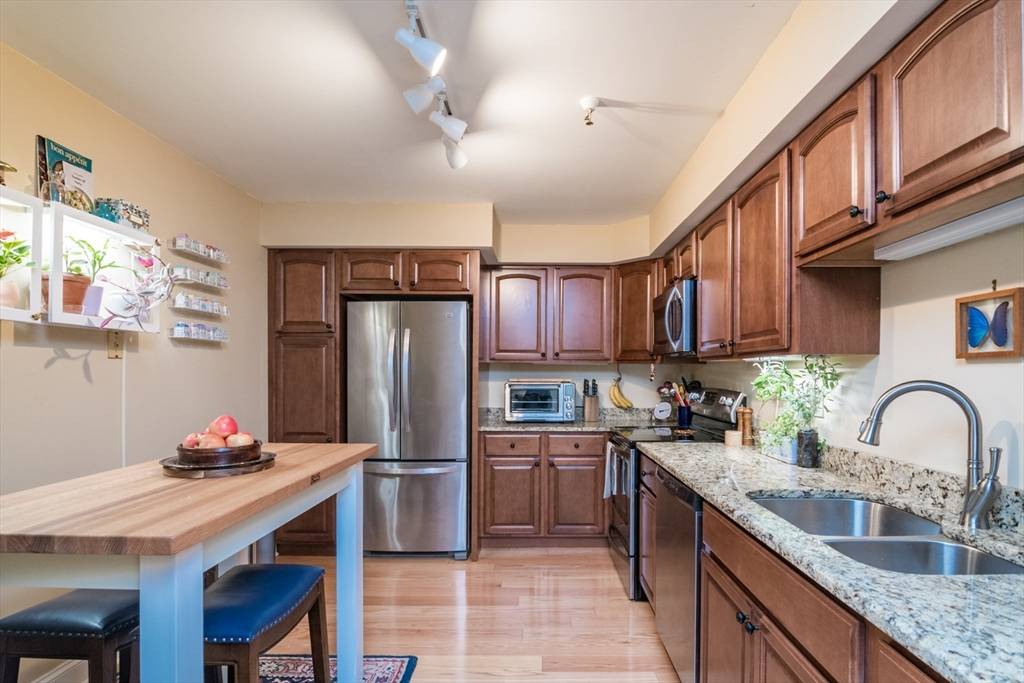 Springfield, MA 01103,235 State St #105