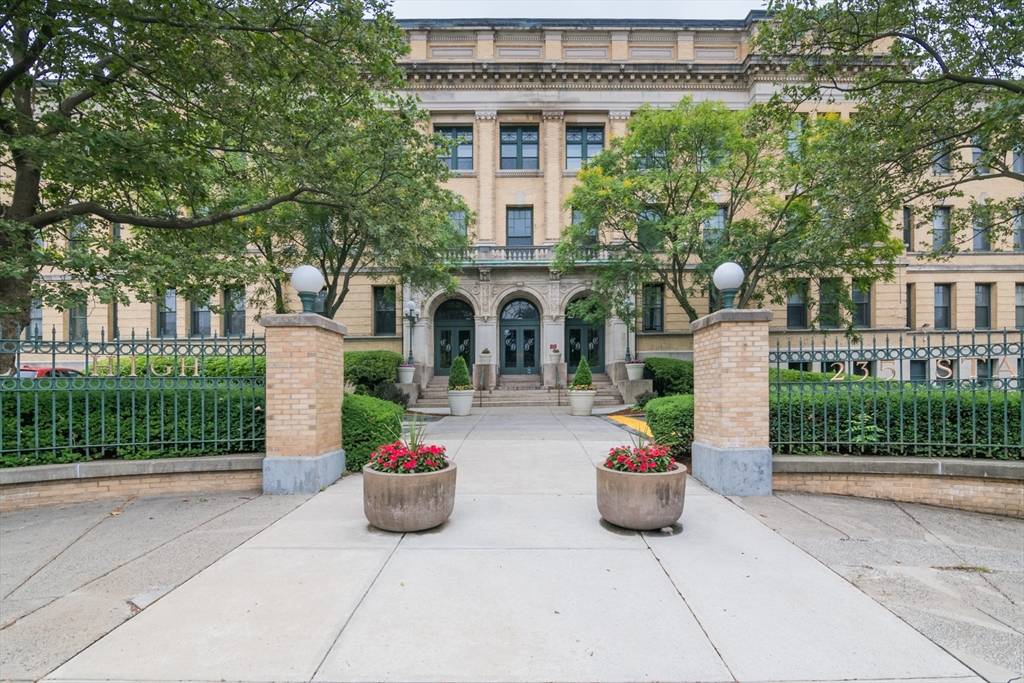 Springfield, MA 01103,235 State St #105