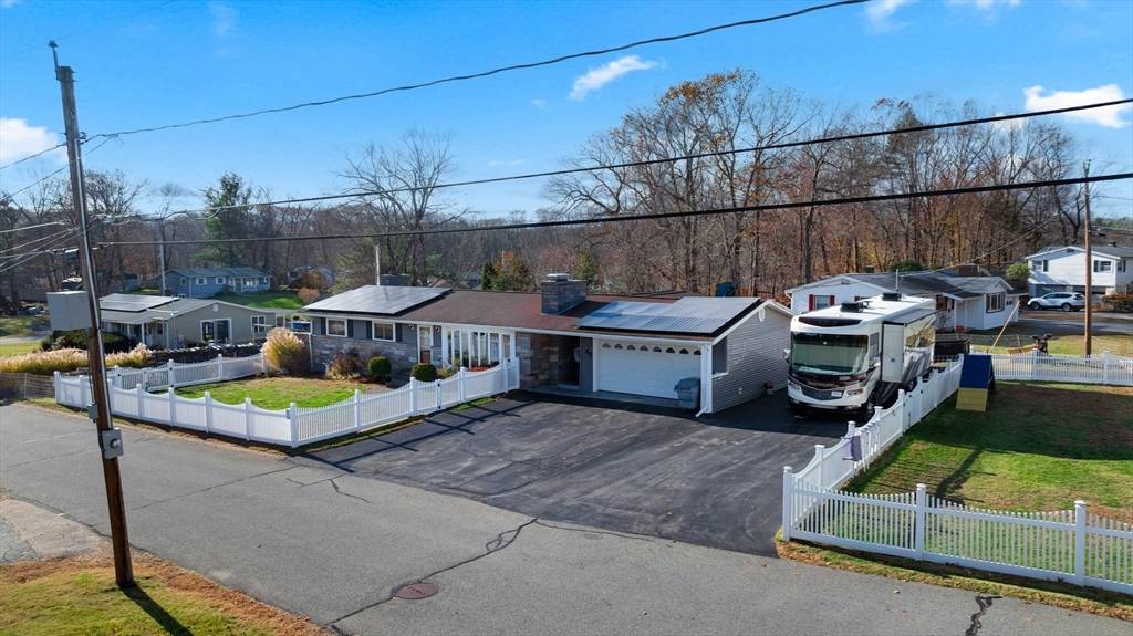 Leicester, MA 01524,2 Crestwood Rd