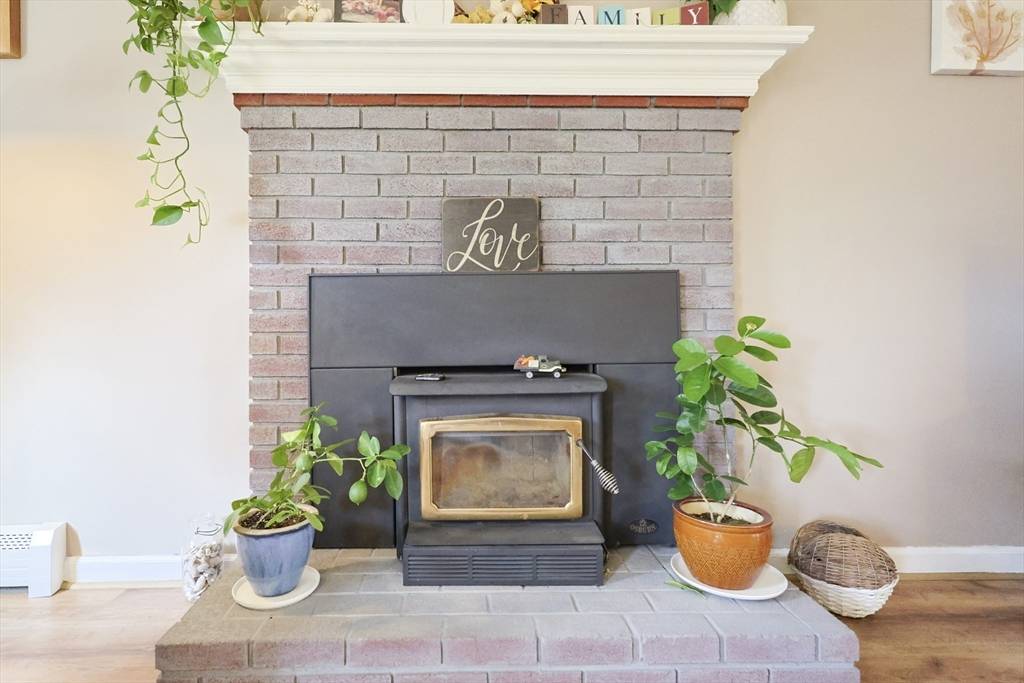 Uxbridge, MA 01569,75 Lake St