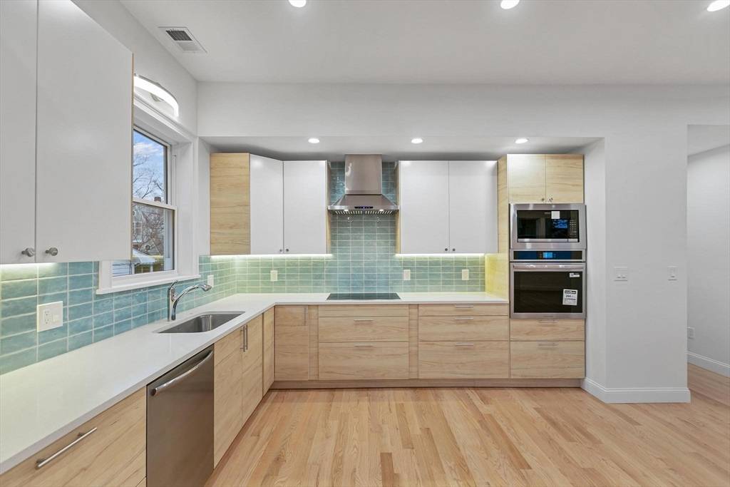 Brookline, MA 02446,14 Newell Rd #14