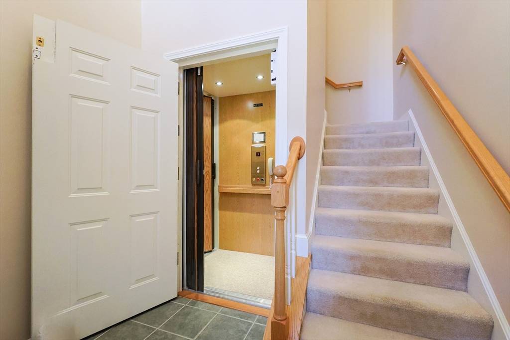 Mansfield, MA 02048,631 East St #E203