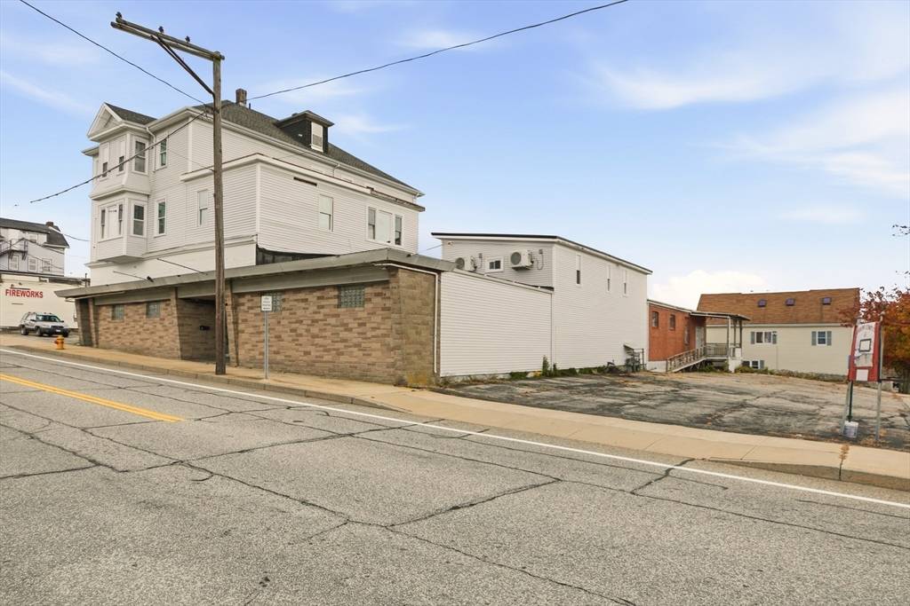 Tiverton, RI 02878,42 Main Road