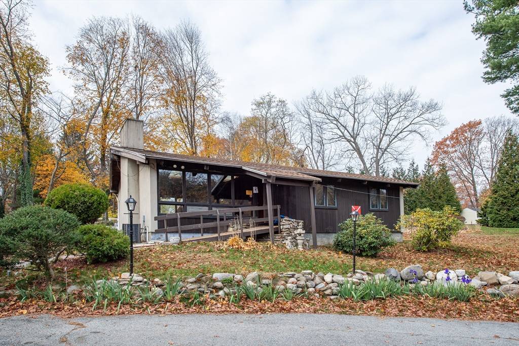 North Andover, MA 01845,826 Osgood St