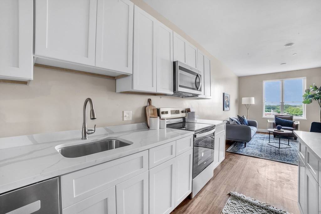 Brockton, MA 02302,127 Centre St #304